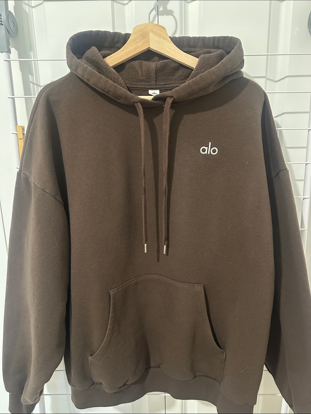 ALO Yoga Men’s Dark Brown Pullover Hoodie with Crome Logo Large